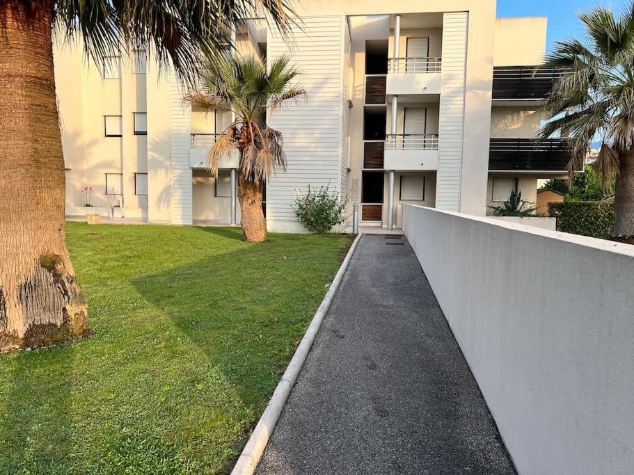 Luxury 3 Piece Garden Apartment In Cannes Marina Mandelieu Exteriör bild